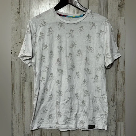 Disney Mickey Mouse Tee Shirt‎ Medium - Picture 2 of 6